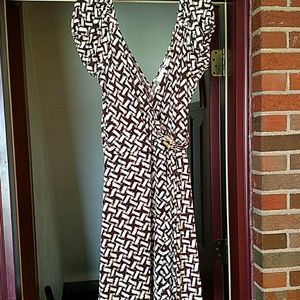 Vneck midlength dress